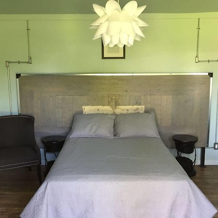 Rooms At The Pecan Olmito Екстер'єр фото