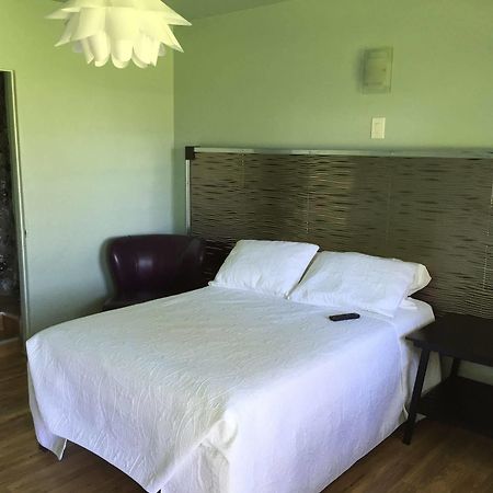 Rooms At The Pecan Olmito Екстер'єр фото