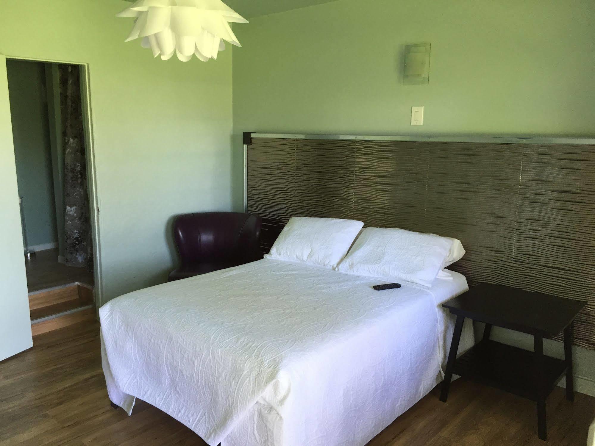 Rooms At The Pecan Olmito Екстер'єр фото